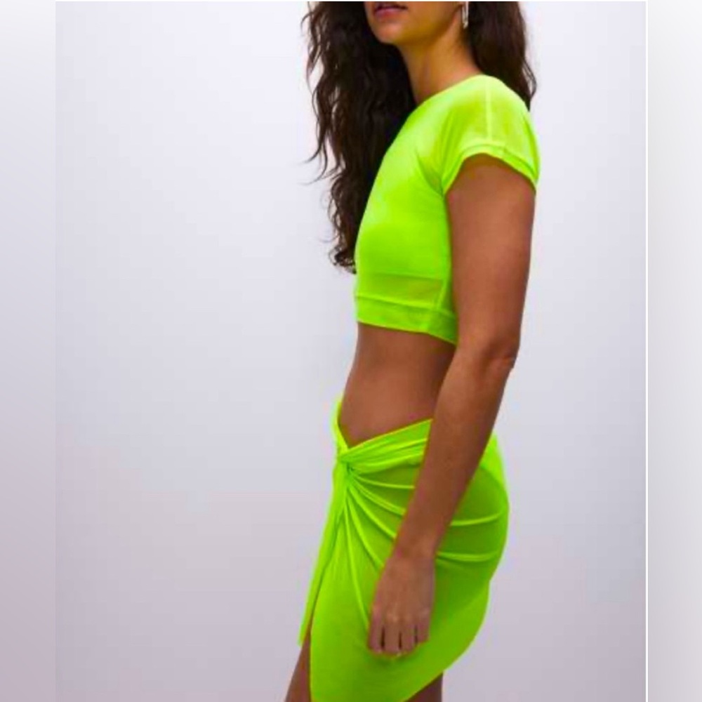 SOLD- Good American Mesh Cropped Tee &
Twisted Sarong - Picture 2 of 3